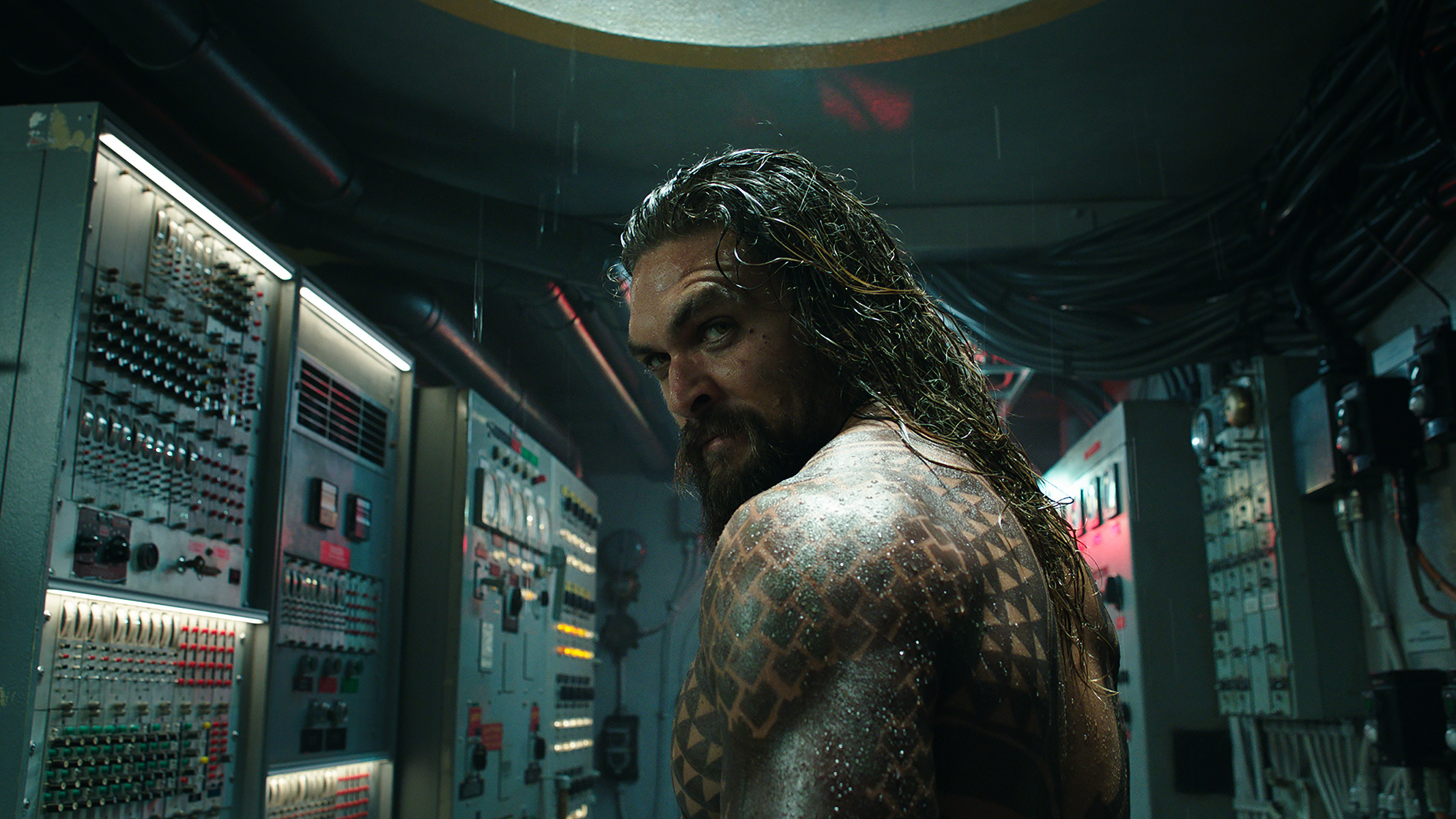 Dive Into 7 Breathtaking Images From Aquaman Imax